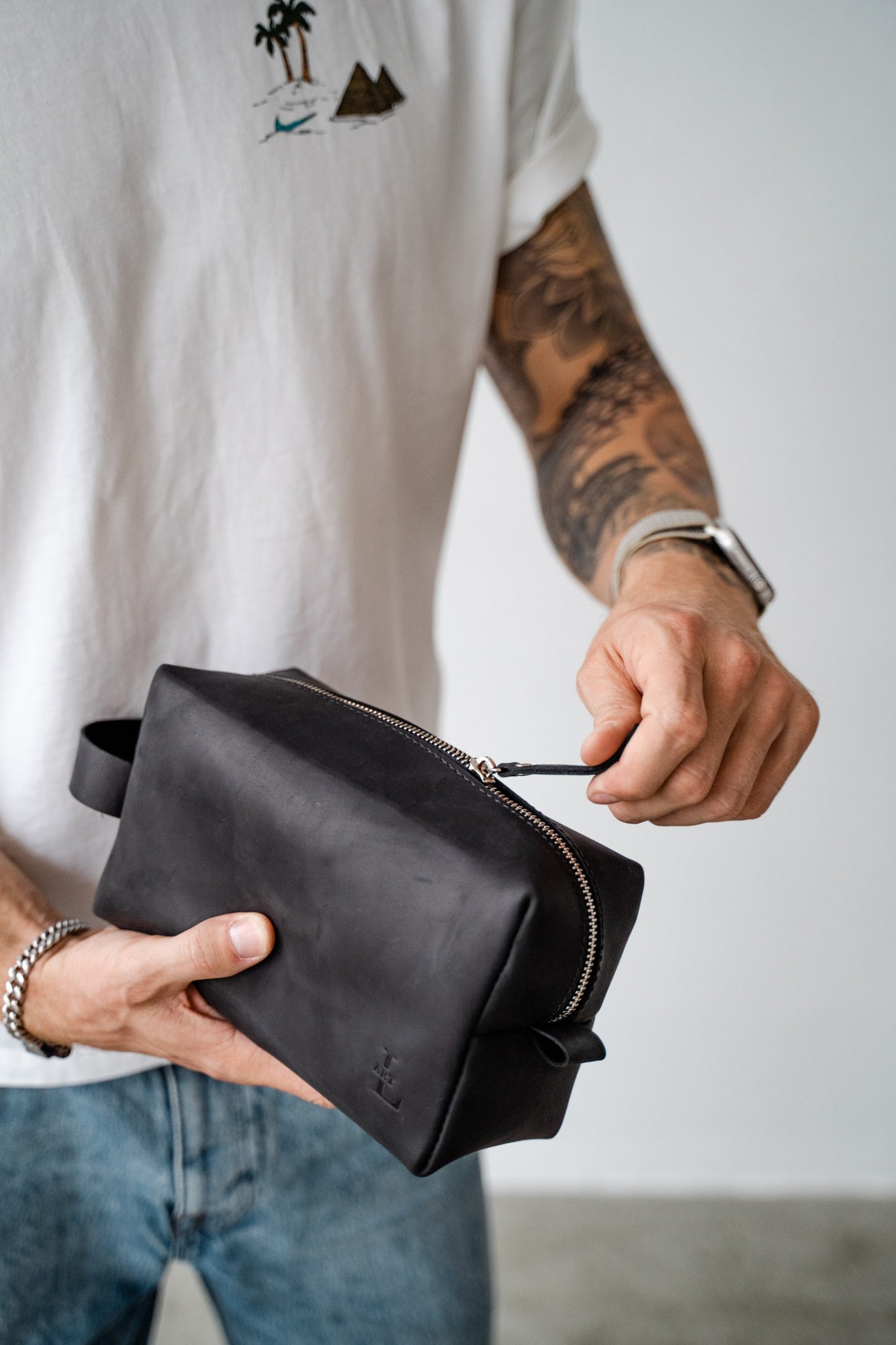 Whiskey Leather Toiletry Bag – Durable Travel Organizer for Men & Women