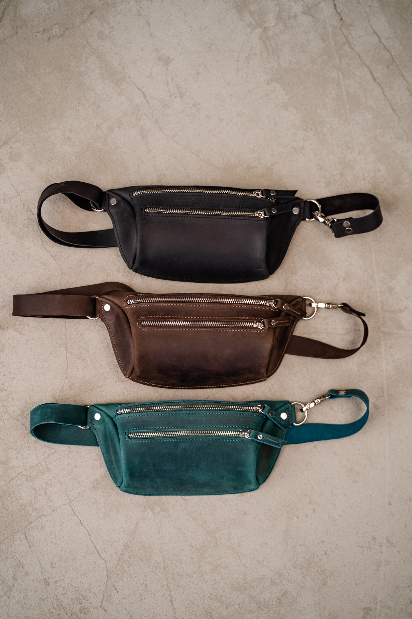 Green Leather Fanny Pack – Handmade Waist Bag for Travel & Daily Use